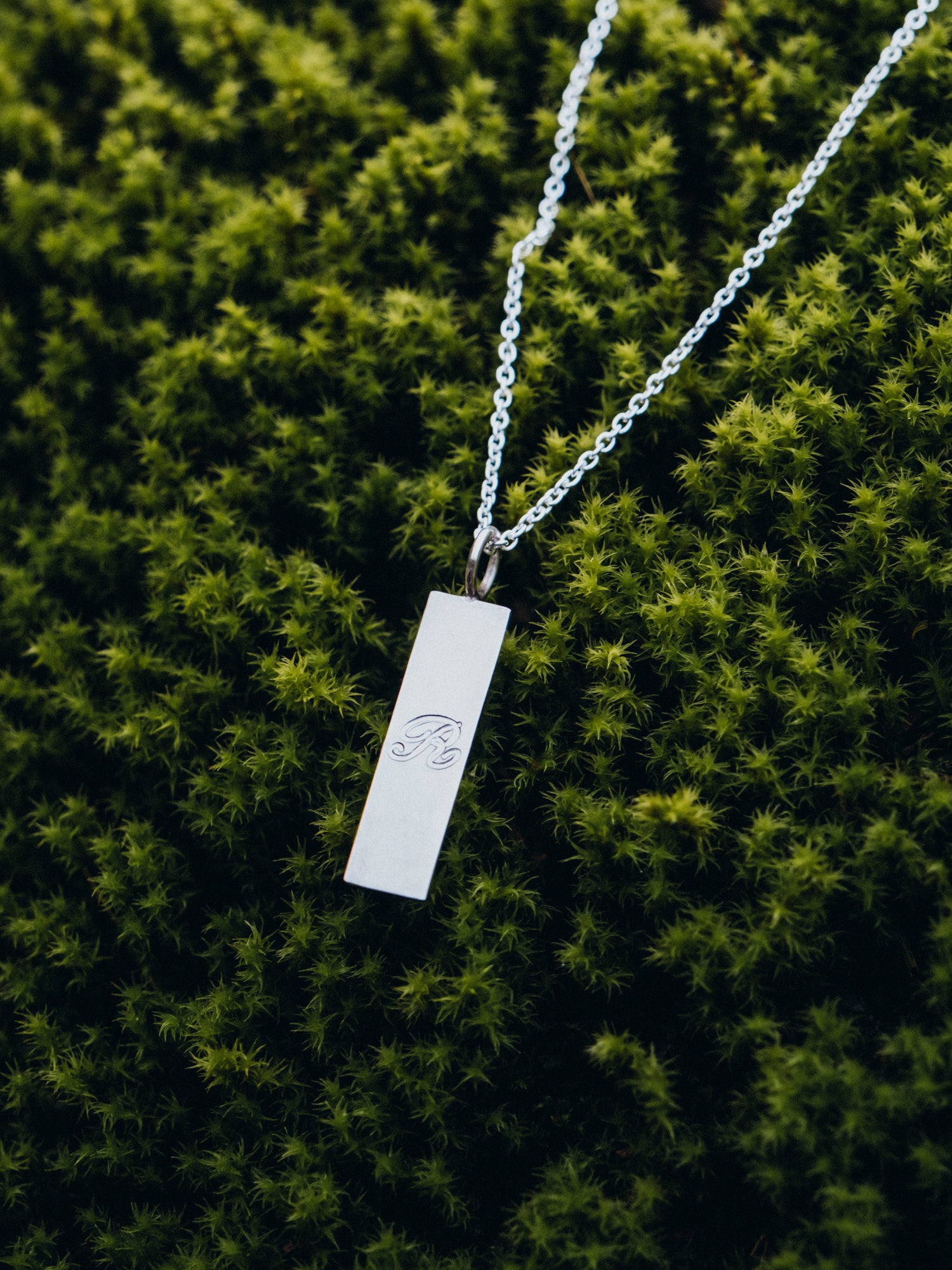 Necklace vertical plate engraved